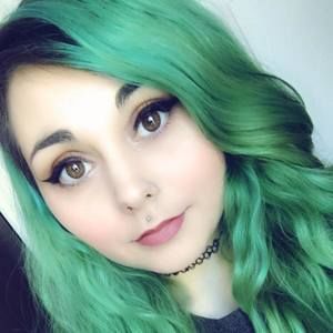 Meet your Posher, Cassandra